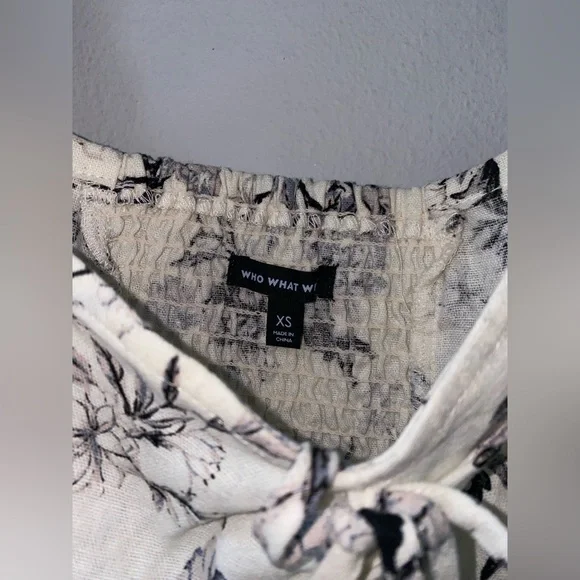 ANTHROPOLOGIE- Linen Top - Picture 3 of 3